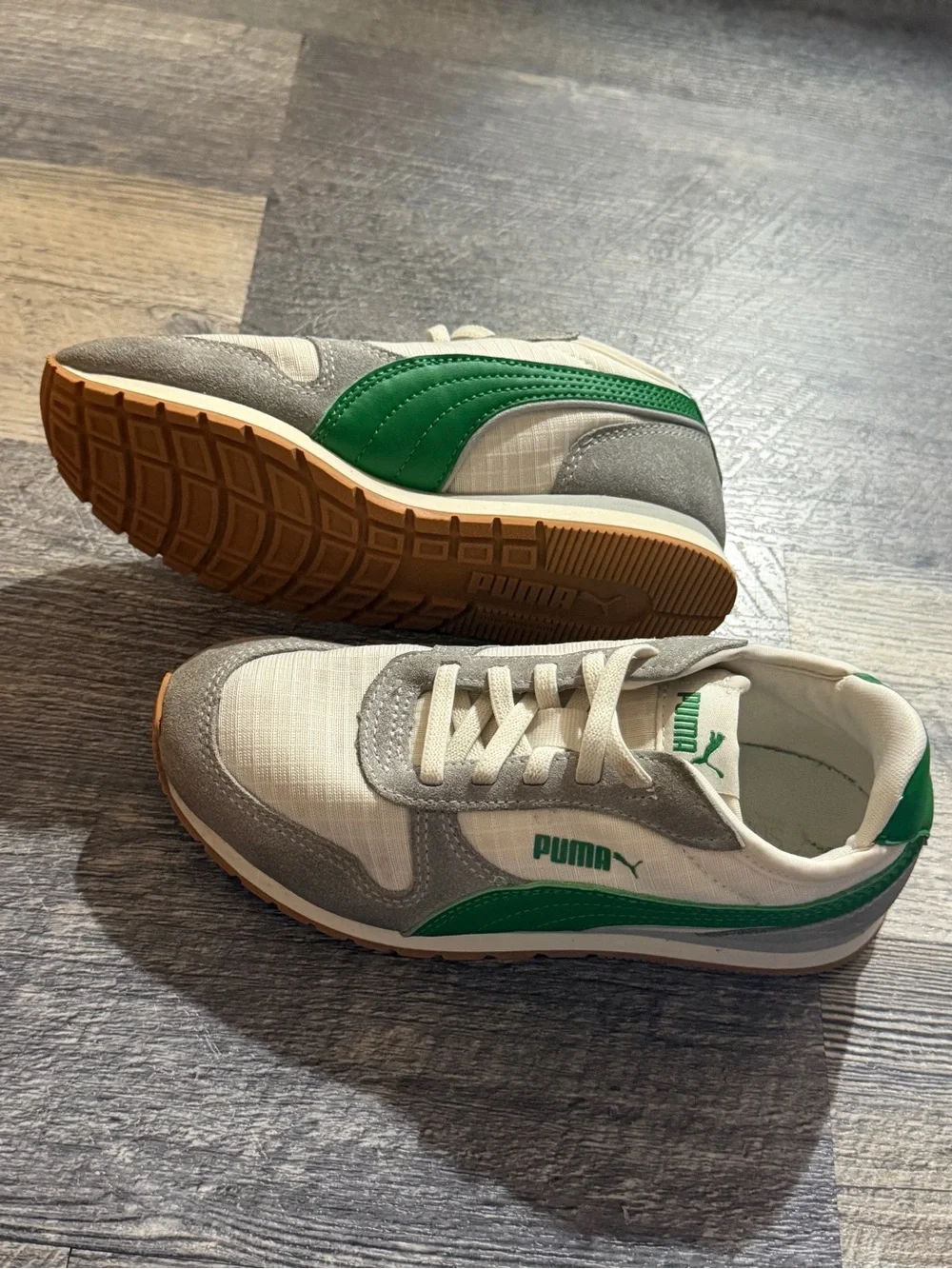 Puma Kids Sneakers Size 1C White Gray Green Suede Lace Up Shoes sporty